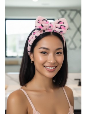 Pembe Leopar Desenli Büyük Fiyonklu Peluş Saç Bandı - Yumuşak Makyaj ve Cilt Bakımı Bandanası