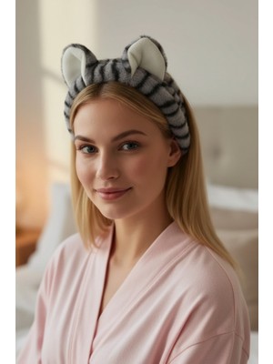 Gri Zebra Desenli Kulaklı Peluş Saç Bandı - Yumuşak Dokulu Makyaj ve Cilt Bakımı Bandanası