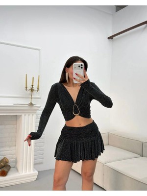 Simli Şort Etek Aksesuarlı Bluz Takım