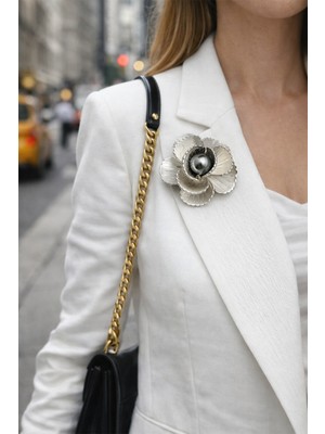 Modex Hematit Incili Beyaz Gül Broş (3cm)