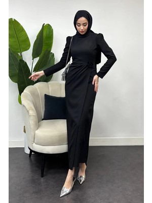 Tesettür Diyarı Zümre Model Krep Kumaş Gül Detaylı Elbise-Siyah