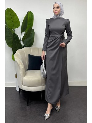 Tesettür Diyarı Zümre Model Krep Kumaş Gül Detaylı Elbise-Gri