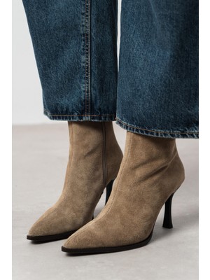 Nişantaşı Shoes Marma Rome Bej Hakiki Süet Fermuar Detay Sivri Burun Kadın Topuklu Bot