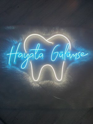 Dekoraven Hayata Gülümse Yazılı Neon LED Tabela | Diş Kliniği Için Diş Figürlü Işıklı Duvar Dekoru