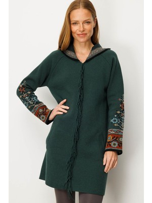 Desen Triko Kadın Kapüşonlu Kilim Jakarlı Püsküllü Yün Kaban Yeşil