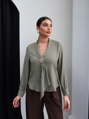 Esra Helvacı Kruvaze Yaka Gold Tokalı Bluz