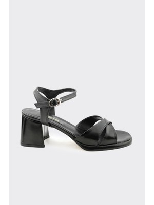 Derinet Kısa Topuklu Bilekten Bantlı Kadın Abiye Ayakkabı
