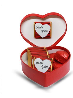 Mynil Kırmızı Kalpli Kutu ve Mutlu Yıllar Çikolataları