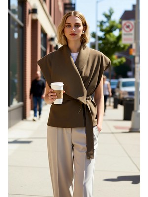 Benerly Kadın Şal Yaka Kolsuz Vatkalı Fitted Astarlı Belden Oturmalı Dökümlü Dokuma Kumaş Yelek Şık