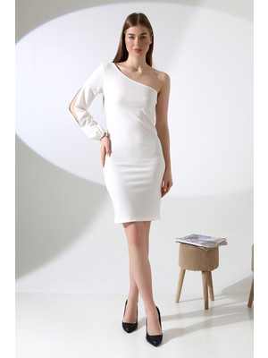 Ezraa Beyaz Tek Omuz Kesik Kollu Siyah Scuba Krep Elbise