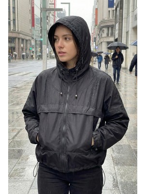 Asist Ast 10012 Kapşonlu Cep Detaylı Kısa Kadın Yağmurluk Siyah