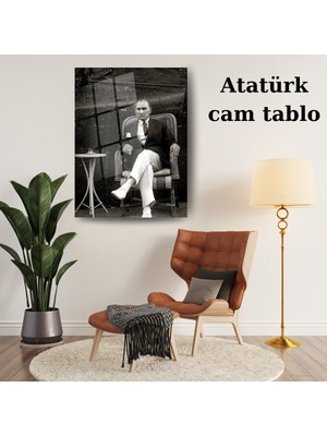 Glitglass Atatürk Hasır Sandalyede Oturma Pozu Şık Siyah Beyaz Temperli Cam Tablo