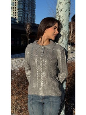 Leilaa Gümüş Varaklı Taş Düğmeli Polo Yaka Kazak