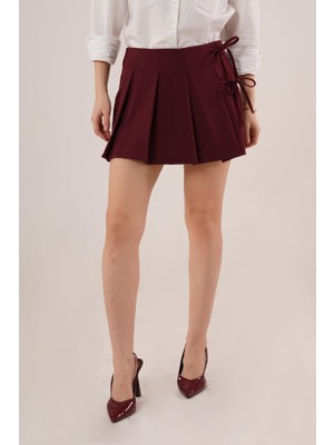 Etiler Collection Önü Piliseli Yandan Bağlama Detaylı Bordo Mini Şort Etek