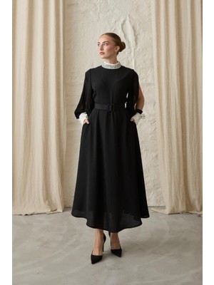 Etiler Collection Siyah Yaka ve Kolları Taşlı Elbise