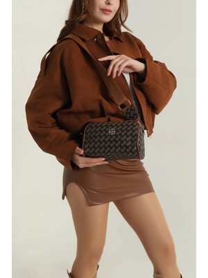 Clodi Kadın Kahverengi Deri Görünümlü Şık Logo Baskılı Günlük Omuz Çantası