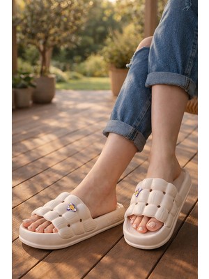 Nmoda Kadın Lüks Hafif ve Yüksek Taban Kaymaz Sticker Desenli Günlük Plaj Deniz Havuz Banyo Terliği Jel