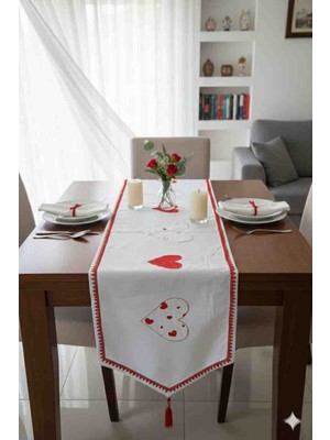 Yarımada Kadın Kooperatifi Sevgililer gününe özel,Piremium Duck Keten Kalp Nakışlı Masa Runnerı - Kırmızı Biyeli & Püskül Detaylı - 170X50 cm