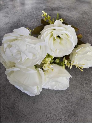 PremiumPort 7 Kafalı Şimşir ve Gül Aranjmanı, Zarif Dekor Çiçek Buketi