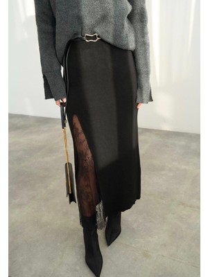 Qu Style Dantel Detaylı Yırtmaçlı Triko Etek