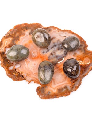 PremiumPort Parlak Labradorit Taşı Kütlesi, Doğal ve Zarif Taş Parçaları