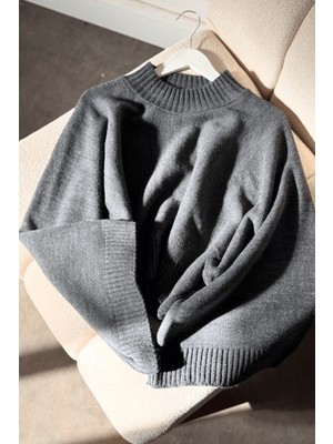 Zerogaprise Kadın Dik Yaka Yara Kol Crop Triko Kazak