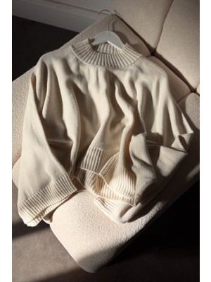 Zerogaprise Kadın Dik Yaka Yara Kol Crop Triko Kazak