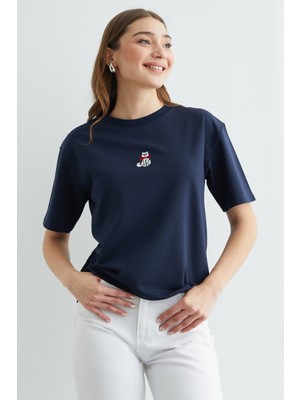 FullaModa Kedi Nakışlı Bisiklet Yaka Salaş Tişört