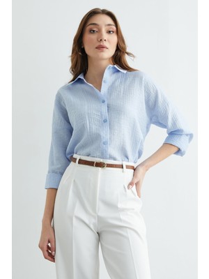 FullaModa Basic Düğmeli Krinkıl Gömlek Mavi Klasik Stil Oversize Kalıp %74 Viskon %26 Naylon