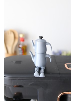 PremiumPort Şık Çay Köşesi Dekoratif Obje, Ayaklı Çaydanlık Figürü 8cm