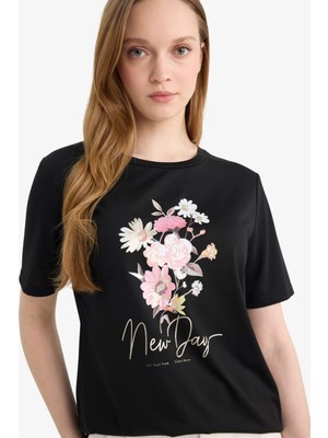 DeFacto Regular Fit Bisiklet Yaka Çiçekli Kısa Kollu Tişört G9257AX26SP