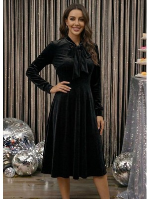 Pilelistore- Kadın Uzun Kollu Yakadan Fiyonklu Cepli Midi Kadife Elbise