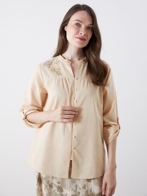 Lc Waikiki Yeni Sezon Kaçık Yaka Çiçek Nakışlı Kadın Gömlek