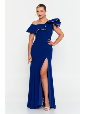 Şeref Vural Kadın Büyük Beden Tek Omuz Volan Detaylı Derin Yırtmaçlı Uzun Abiye Elbise 8336 Saks