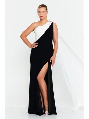 Şeref Vural Kadın Büyük Beden Tek Omuz Detaylı Pelerinli Balık Form Abiye Elbise 8413 Siyah-Beyaz