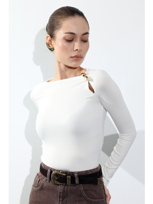 5in1Canpolat Ekru Gold Aksesuarlı Uzun Kollu Bluz 251063
