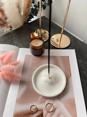 PremiumPort Şık Dudak Şekilli Dekoratif Tütsü Tutucu ve Yakıcı