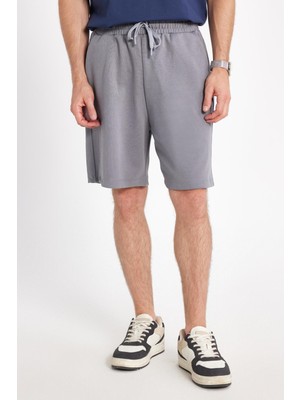 Tudors Erkek Yandan Cepli Gri Bermuda Şort Relaxed Fit Kesim ile Rahat Kullanım Sunar