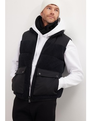 Tudors Erkek Regular Fit Klasik Kesim Kürk Detaylı Dik Yaka Çift Cepli Sıcak Tutan Siyah Yelek