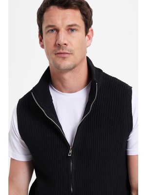 Tudors Erkek Standart Fit Normal Kesim Fermuarlı Dik Yaka Sıcak Tutan Siyah Triko Yelek