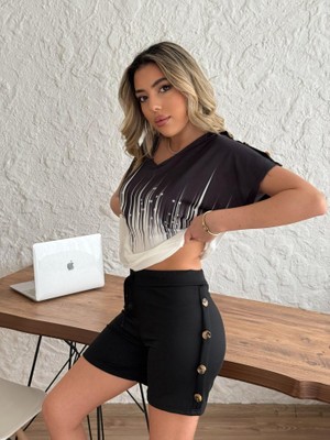 Emh Store Kadın V Yaka Kısa Kol Kenarları Minik Yırtmaç Detaylı Dalgıç Bluz + Düğme Detaylı Dalgıç Şort