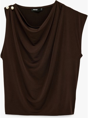 Koton Krep Kumaş Aksesuar Detaylı Kolsuz Degaje Yaka Bluz