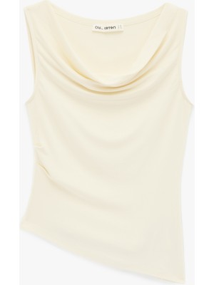 Koton Slim Fit Viskon Kolsuz Asimetrik Degaje Yaka Bluz