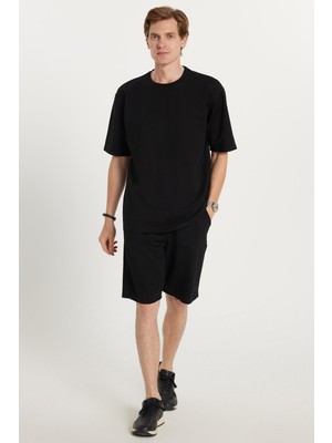 Tudors Erkek Standart Fit Normal Kesim Pamuklu Bisiklet Yaka Beli Bağcıklı Siyah Şort Takım