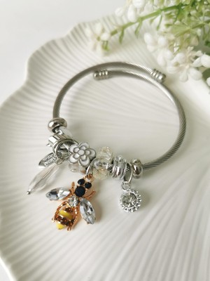 Halley Concept Çelik Beyaz Boncuklu Arılı Model Charm Bileklik