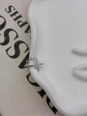 Hedef Bijuteri Gümüş Renkli Kuzey Yıldızı Model Zirkon Taşlı Kıkırdak Küpe Earcuff