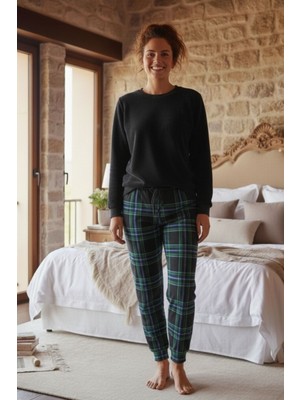 Dofi Kadın Kışlık Flanel Pijama Takımı – Üst Flanel, Alt Ekose, Uzun Kollu, Pembe / Lacivert