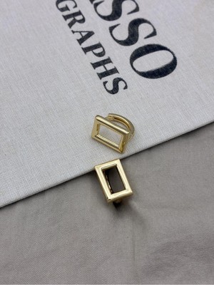 Hedef Bijuteri Zirkon Taşlı Gold Renk Geometrik Desenli Dikdörtgen Model Küpe CM20