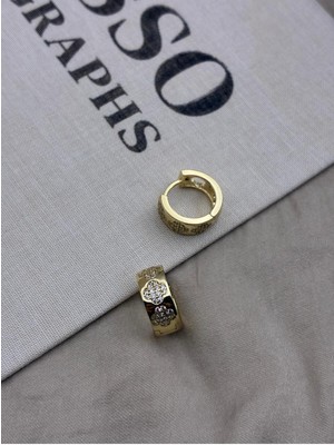 Hedef Bijuteri Zirkon Taşlı Gold Renk Kalın Halka Model Üzeri Yonca Detaylı Küpe CM38