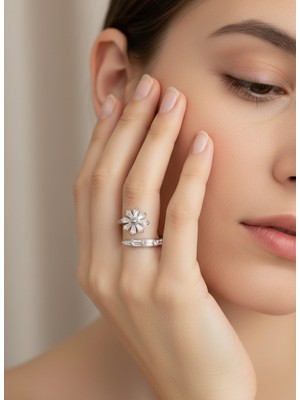 925 Ayar Gümüş Zirkon Taş Çiçek Model Free Sıze Ayarlı Trend Kadın Yüzük Yılbaşı Yeni Yıl Hediye